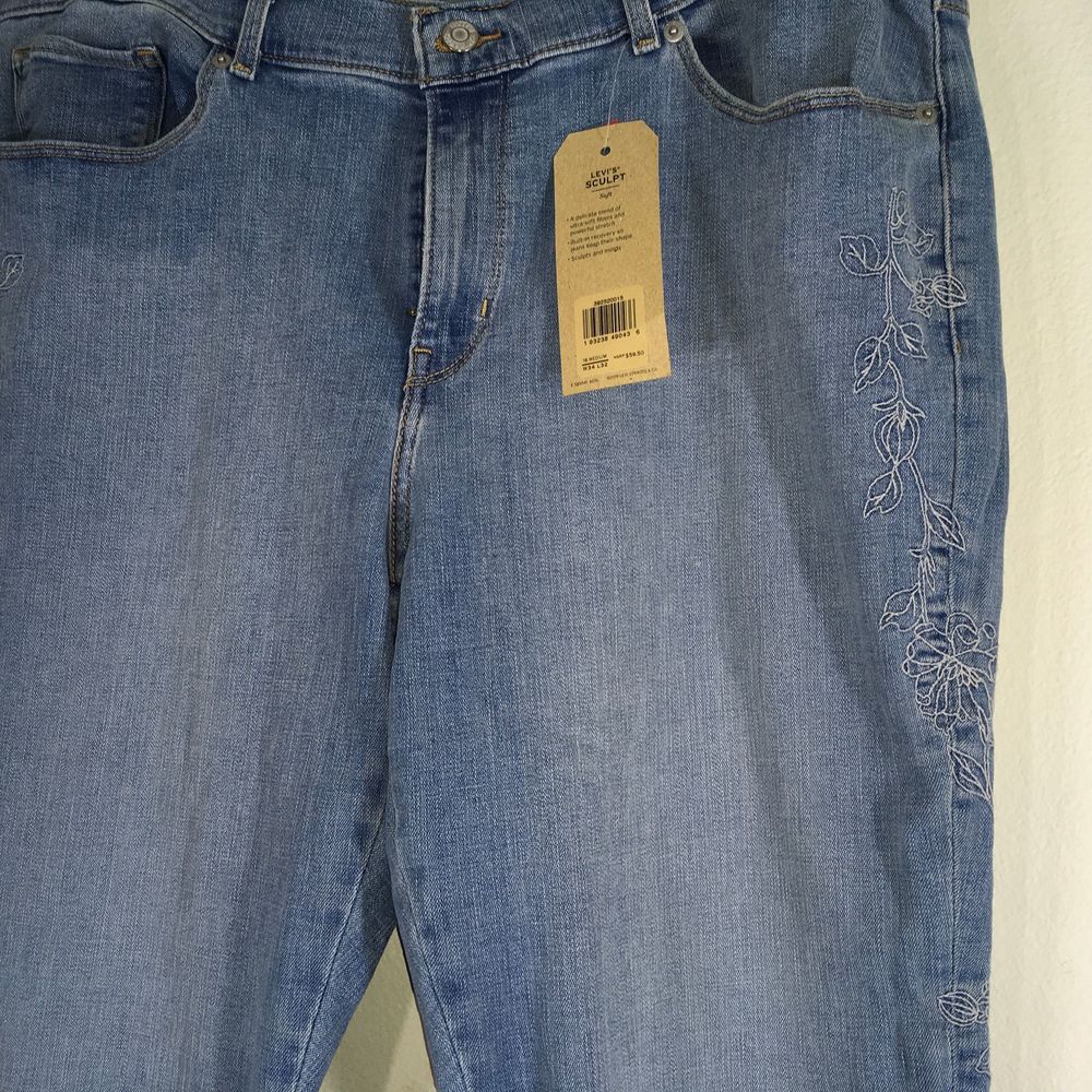 Levi Classic Bootcut Washed Blue Jeans - Picture 3 of 11